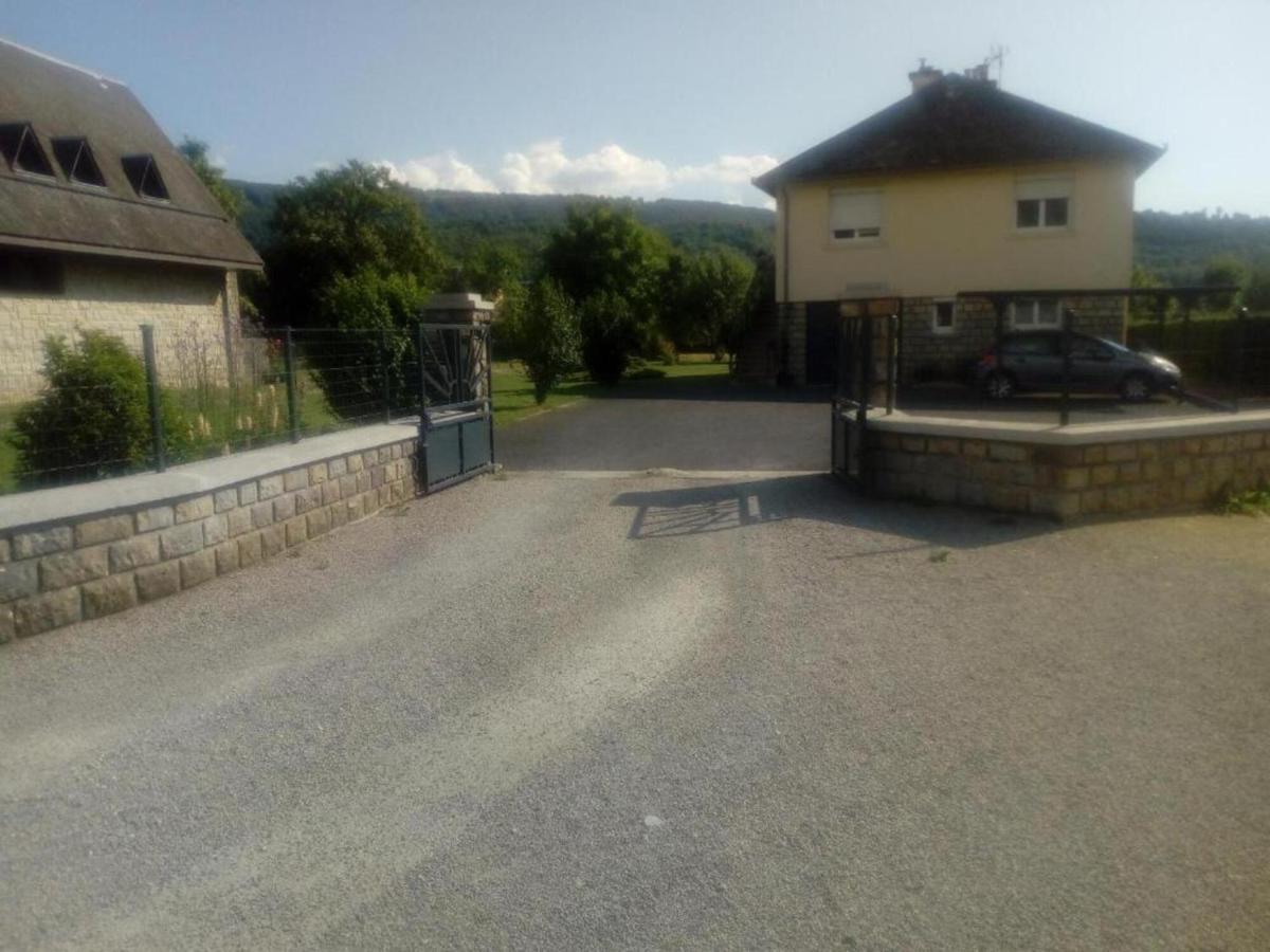 La Clematite D'Olt Apartment Saint-Côme-dʼOlt Екстериор снимка