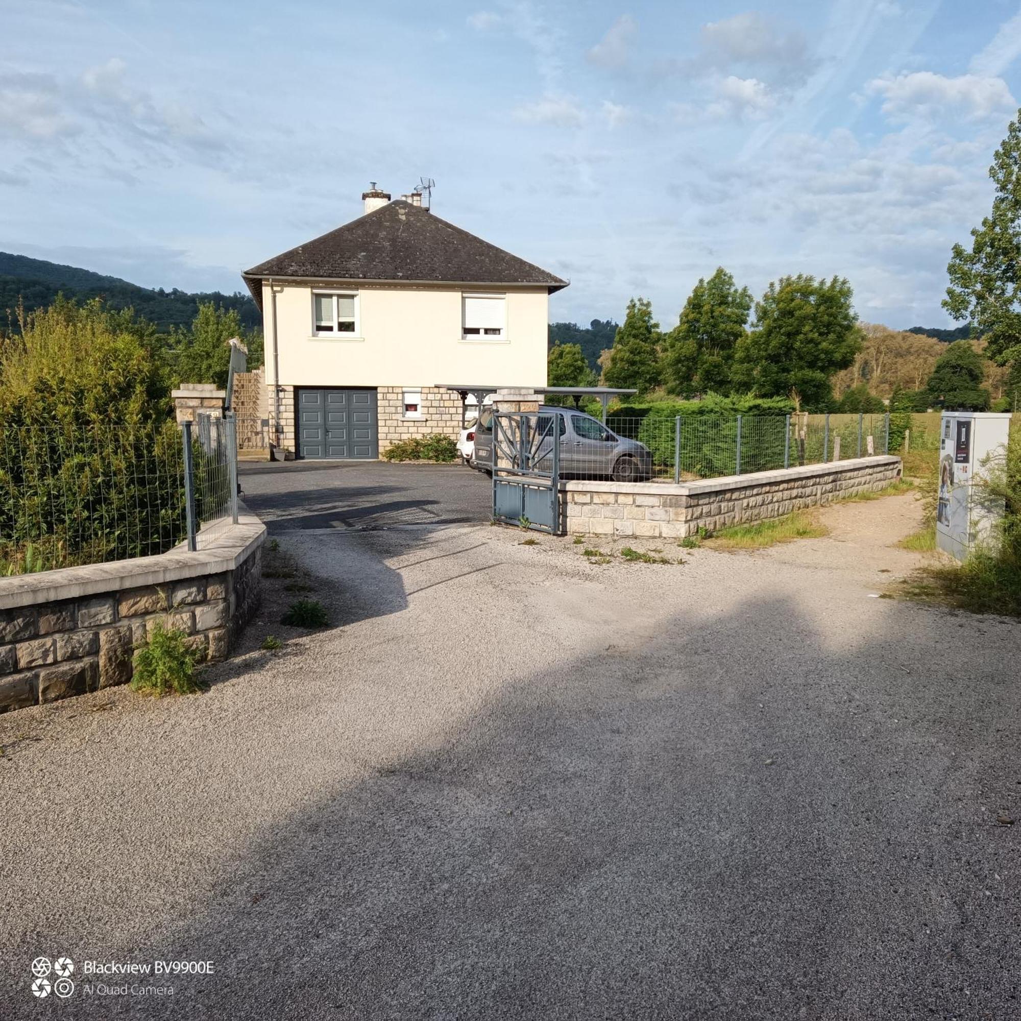 La Clematite D'Olt Apartment Saint-Côme-dʼOlt Екстериор снимка