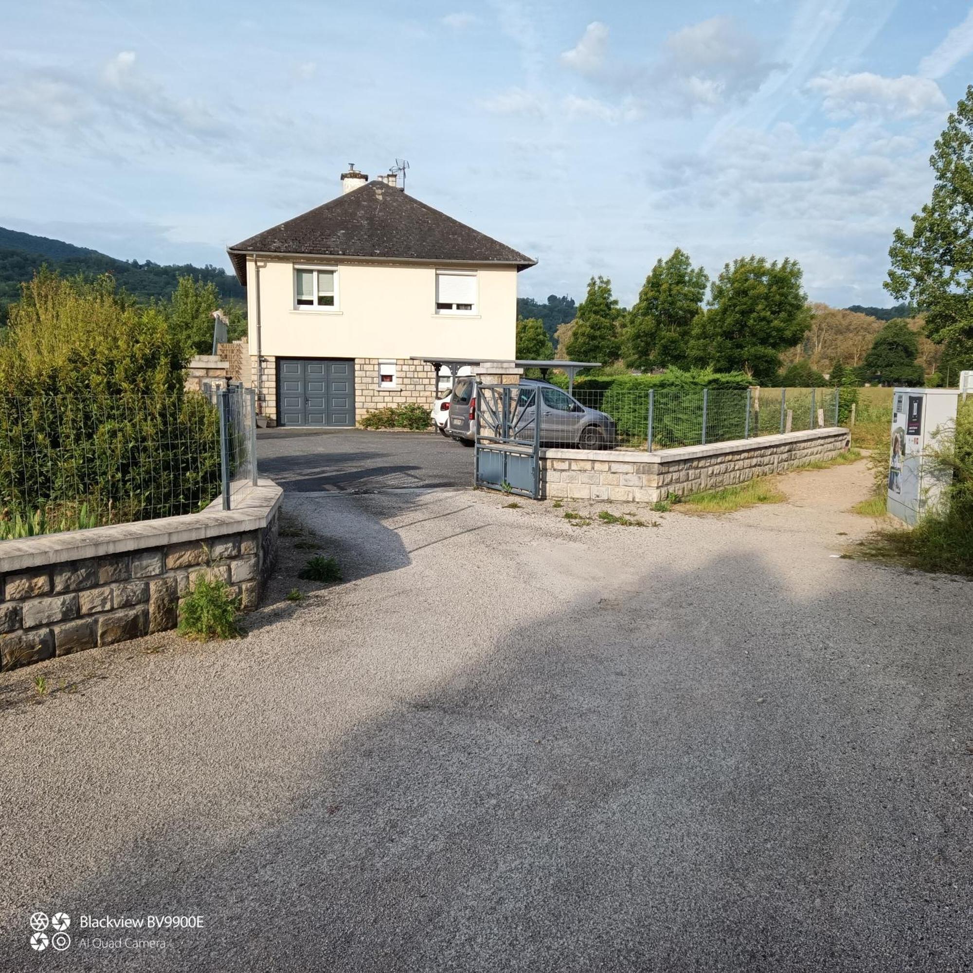 La Clematite D'Olt Apartment Saint-Côme-dʼOlt Екстериор снимка